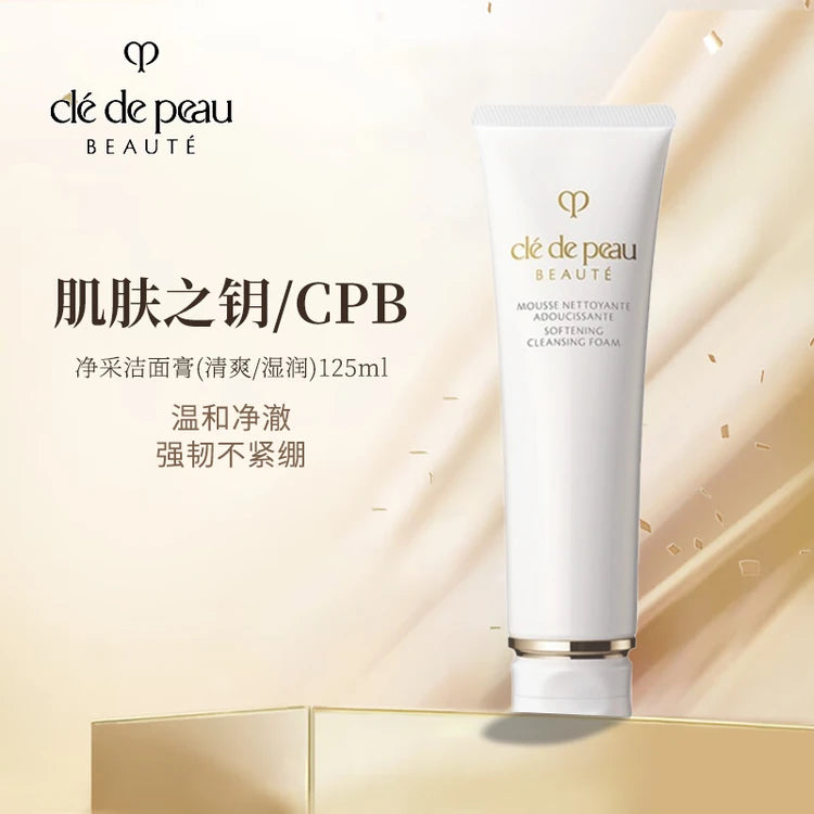 CPB 洁面膏质地特写，展示绵密奶油泡沫细节