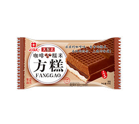 咖啡味糯米方糕冰淇淋单块展示，深褐色咖啡夹心与华夫饼结合