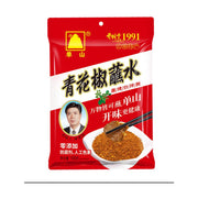 单山青花椒蘸水包装袋，红色背景，印有创始人肖像、青花椒图案以及一碗蘸料配肉片的展示图。