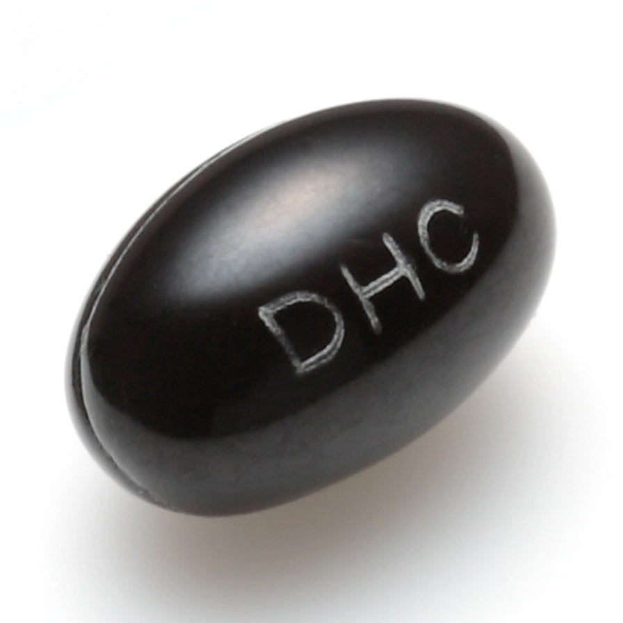 黑色椭圆软胶囊特写，表面印有 DHC 字样，白色背景
