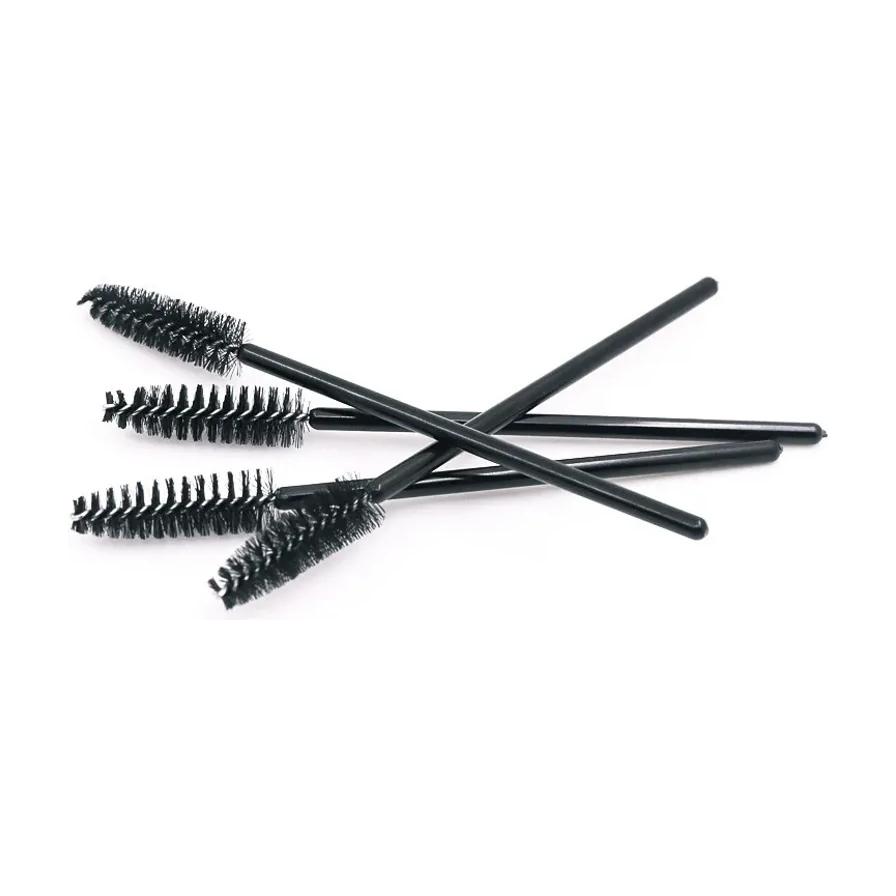 四支黑色一次性睫毛刷特写，展示螺旋刷头细节与白色背景下的产品形态。