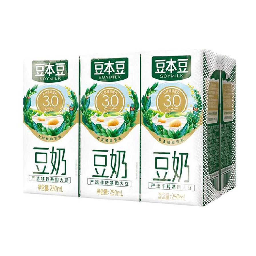 豆本豆豆奶六连包，白色包装盒上印有绿色品牌标识、大豆图案和3.0g植物蛋白字样。