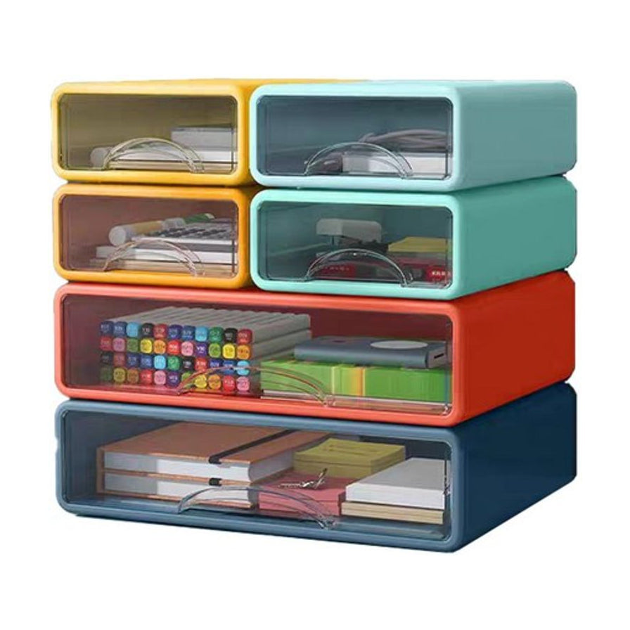 多层抽屉式桌面收纳盒堆叠展示，包含黄色、青色、橙色和蓝色款式，透明前窗可见内部存放的文具和杂物。