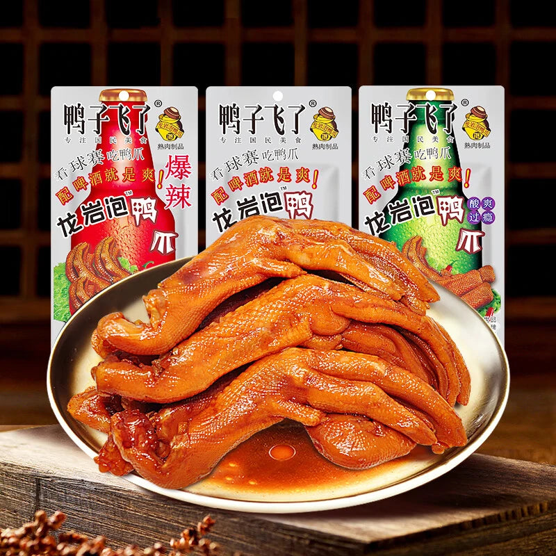 十包混合装泡鸭爪组合展示，包含多种口味的小包装整齐排列。