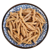 特级麦冬干货特写，颗粒饱满呈半透明状，色泽淡黄，适合煲汤或泡茶。