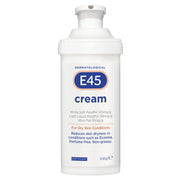 E45 润肤霜白色泵头瓶身正面特写，展示简洁包装设计与品牌标识
