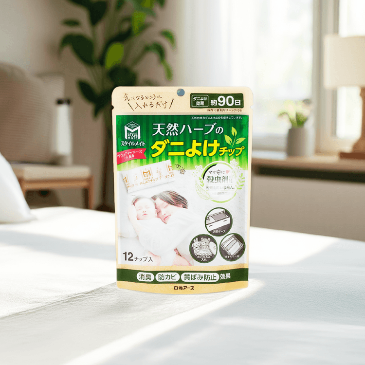 Earth 安速防螨片产品特写，展示独立包装片剂与草本成分说明