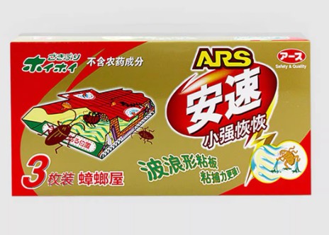 Earth 安速小强恢恢蟑螂屋产品包装正面图，展示不含农药的物理粘捕式驱虫盒