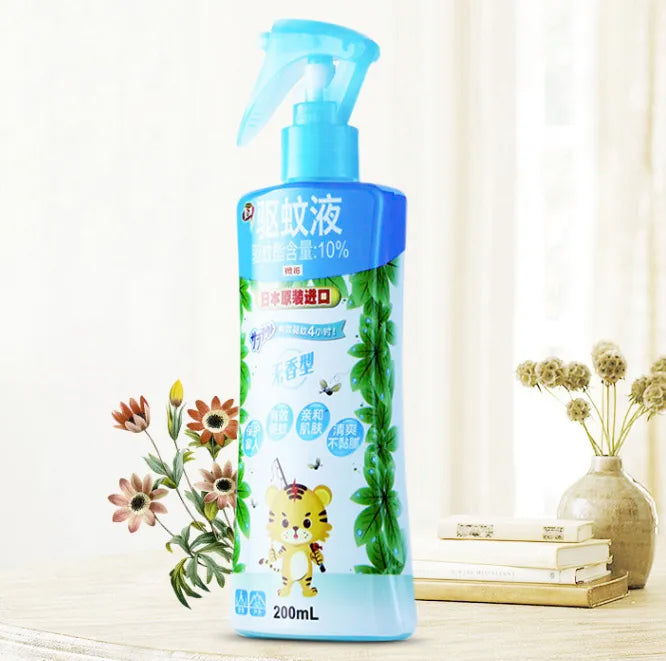 驱蚊喷雾使用场景示意图，展示细腻喷雾覆盖手臂和腿部
