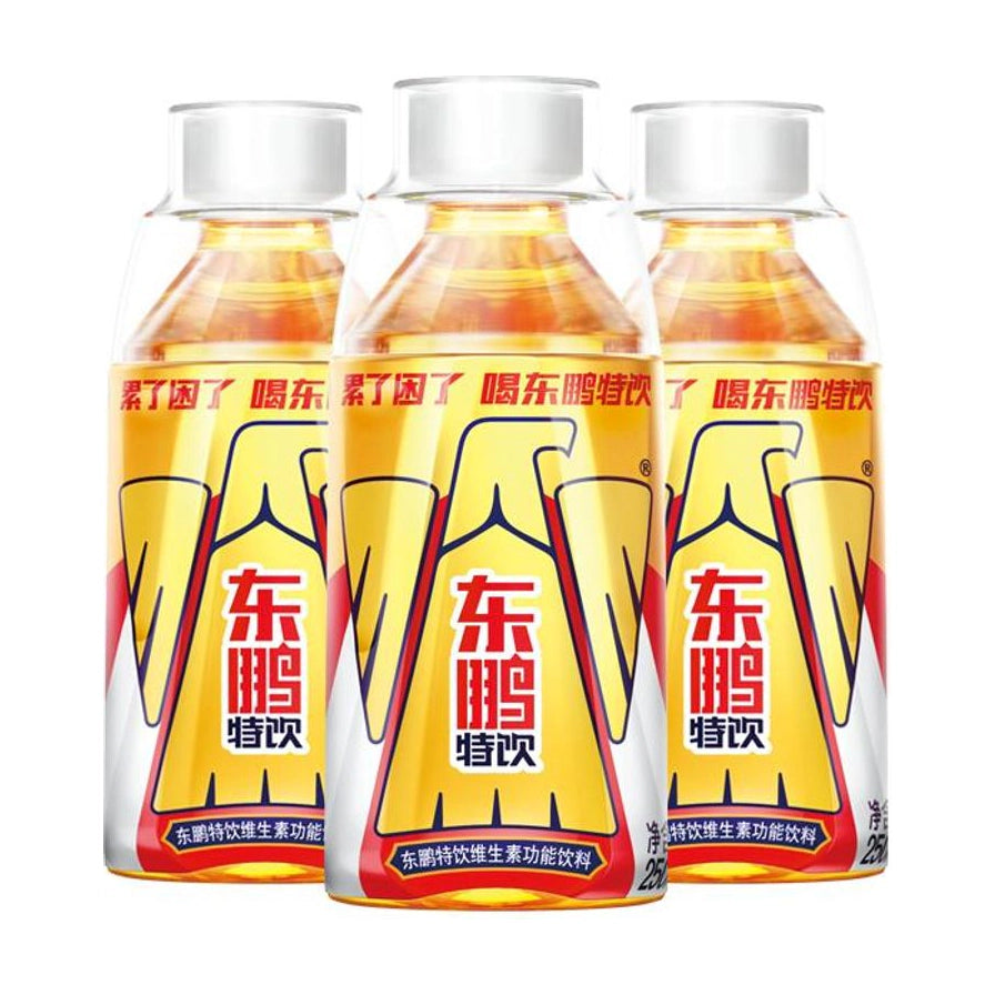 三瓶并排摆放的东鹏特饮维生素功能饮料，瓶身印有醒目的大鹏标志和东鹏特饮字样。