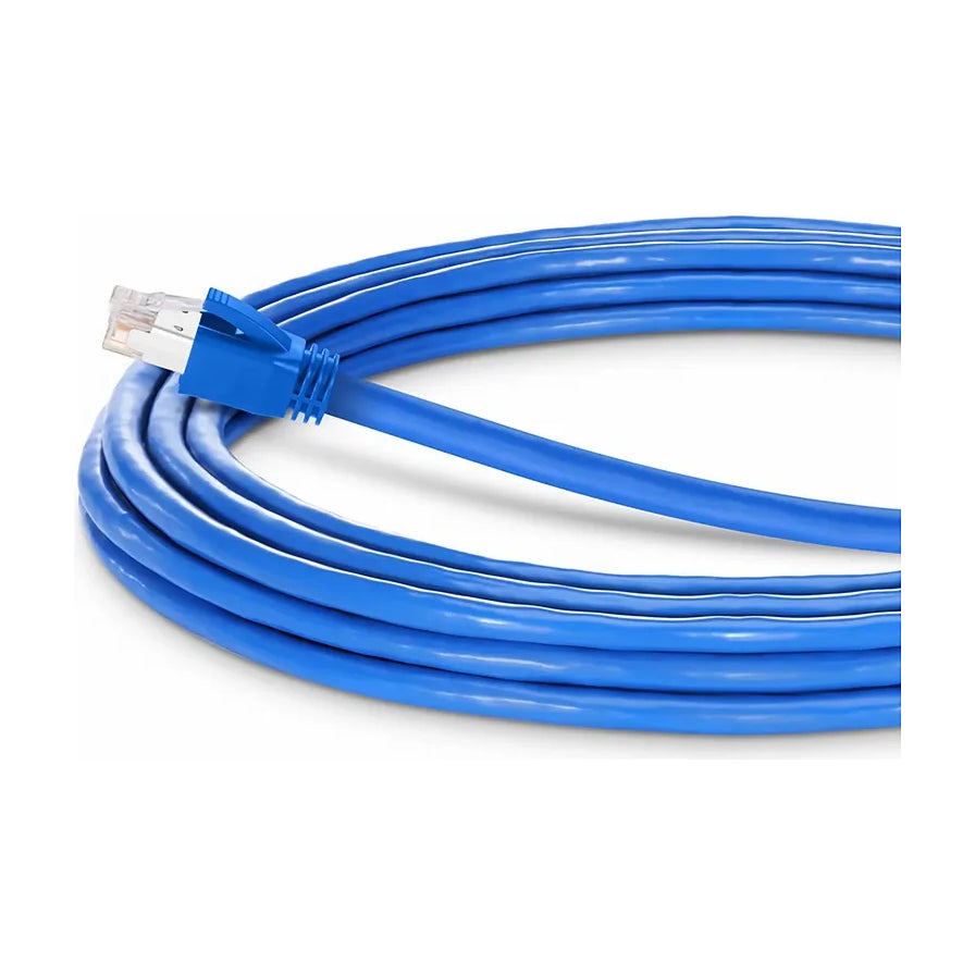 蓝色网线水晶头近景特写，展示了接口的金属触点和蓝色保护套。