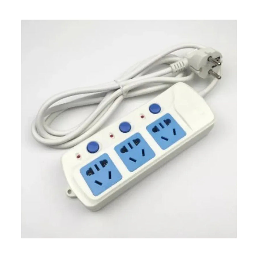 白色欧规三插位排插，带有蓝色独立开关按钮和德式VDE认证一体插头。