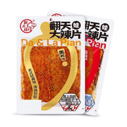 翻天娃大辣片黑鸭味包装图，白色包装袋内透出油亮劲道的辣片，包装上有黑鸭味标识和老式经典味字样。