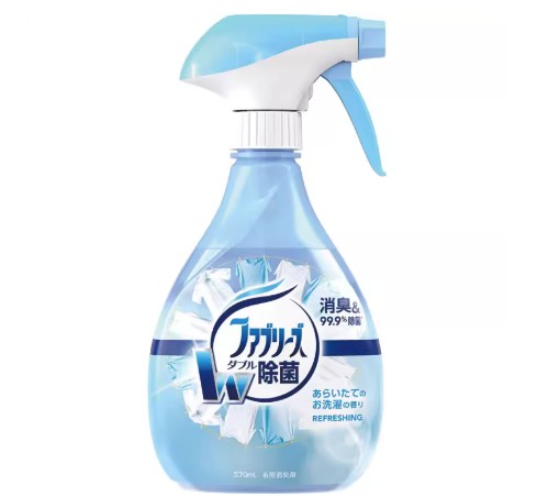 日本 P&G Febreze 织物除菌去味喷雾 370ml 瓶身正面图，经典清爽香型