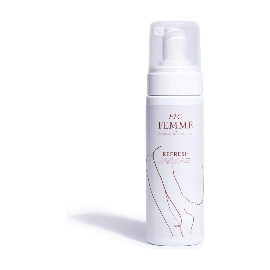 FIG FEMME 私处柔和清洗泡沫 150ml 白色瓶身正面图，带有简约线条插画和品牌标志