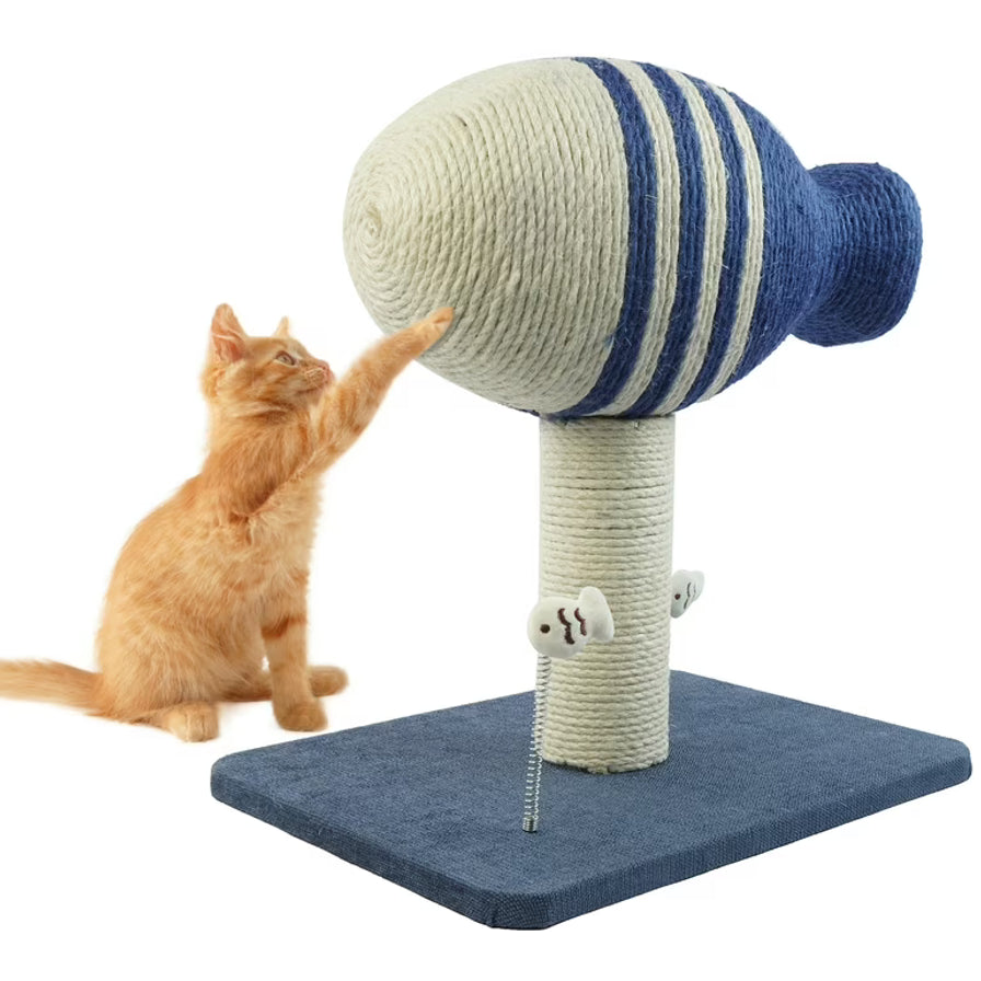 一只橘猫擡爪触碰蓝白灯笼鱼造型猫抓板，底座上带两个弹簧小鱼玩具。