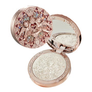 花知晓小天使系列浮雕高光粉，展示粉色镶钻天使外壳与白色压纹粉饼细节。