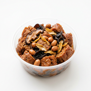 一碗色泽红亮的四喜烤麸，包含烤麸、香菇、木耳和花生，盛放在白色小碗中。