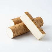 新鲜淮山药特写，表皮完整肉质洁白，适合煲汤或清炒的家常食材。