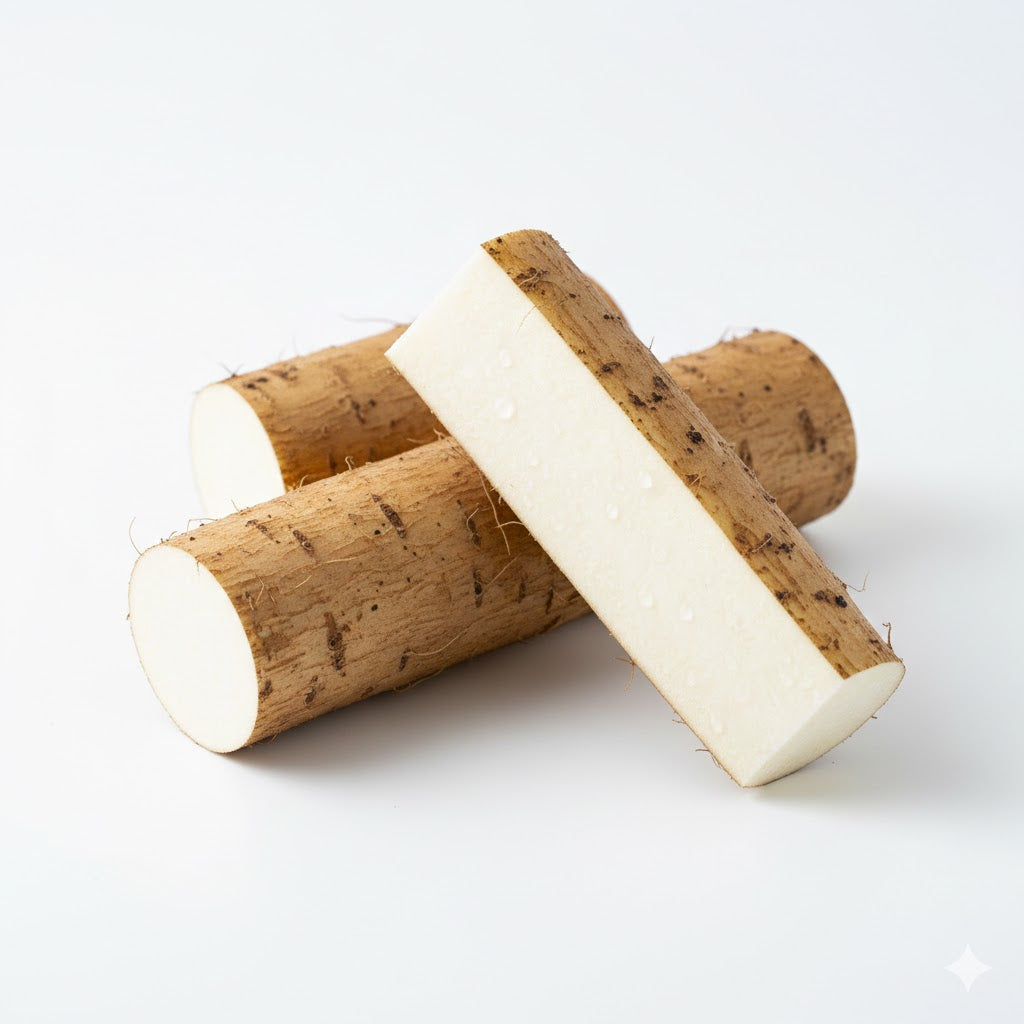 新鲜淮山药特写，表皮完整肉质洁白，适合煲汤或清炒的家常食材。