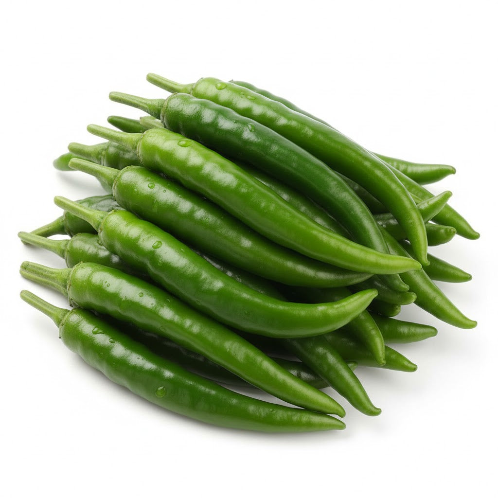 新鲜线椒特写，色泽油亮身形细长，适合川湘爆炒与火锅备料。