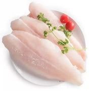 片装巴沙鱼片特写，肉质洁白厚实，无骨无刺，适合火锅或酸菜鱼。