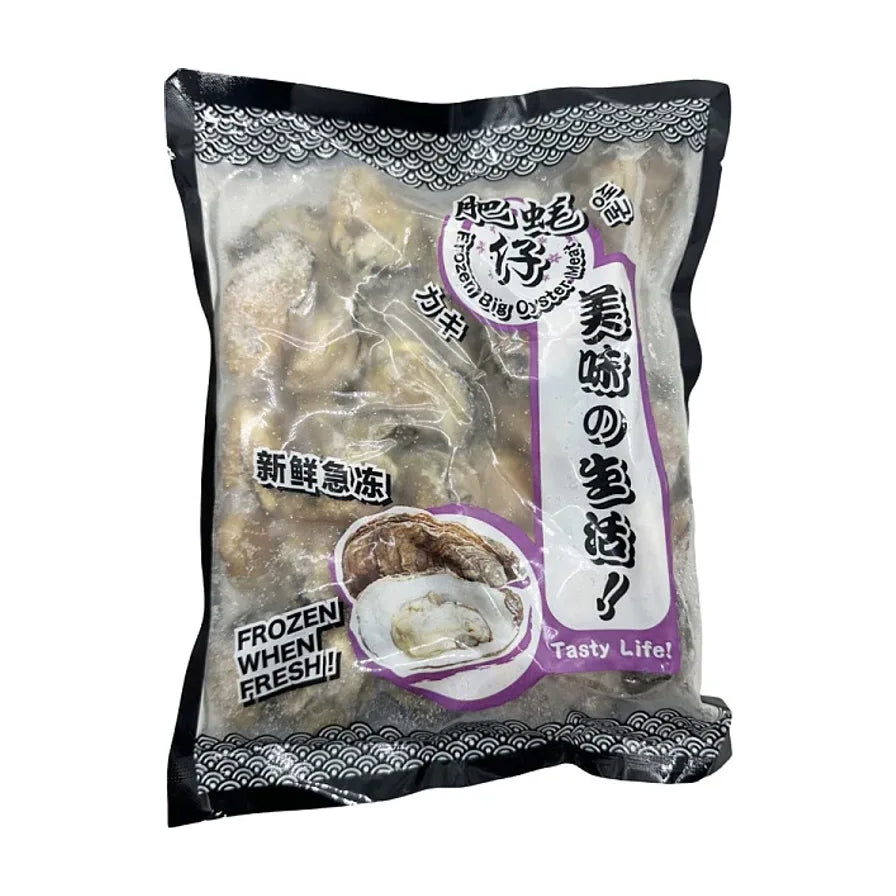 肥蚝仔冷冻生蚝肉包装图，透明袋装可见内部饱满的生蚝肉，包装印有“新鲜急冻”和“Frozen Big Oyster Meat”字样。
