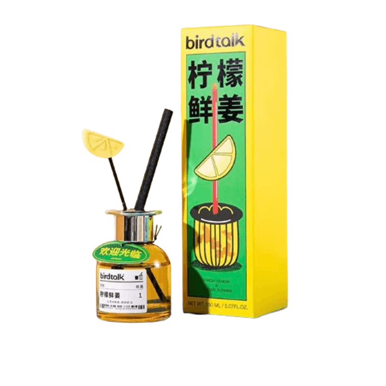 果味香薰标准装瓶身正面图，透明瓶体展示清新果茶色液体与简约标签设计。