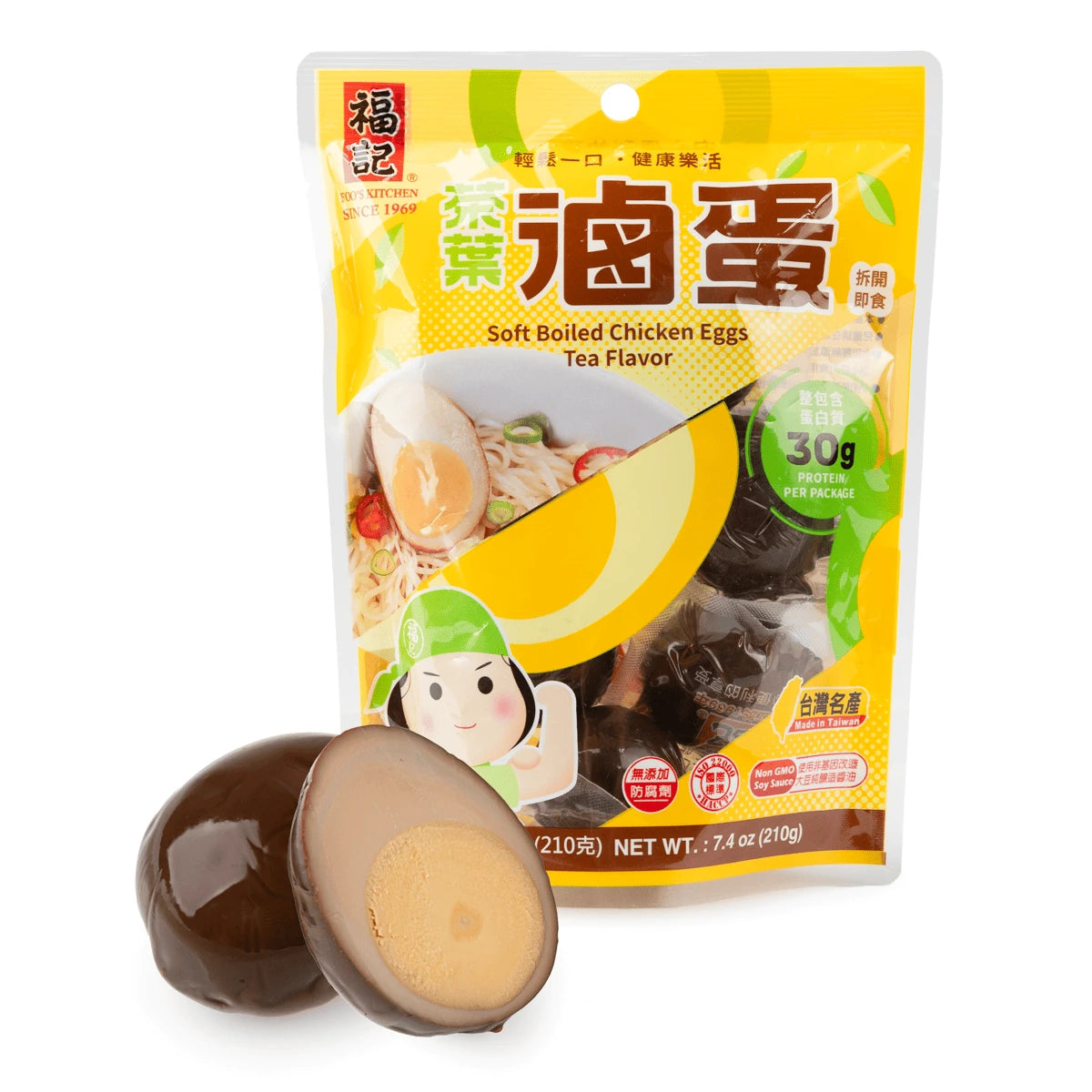 福记茶叶蛋特写，展示带有裂纹和茶色浸染的蛋壳细节