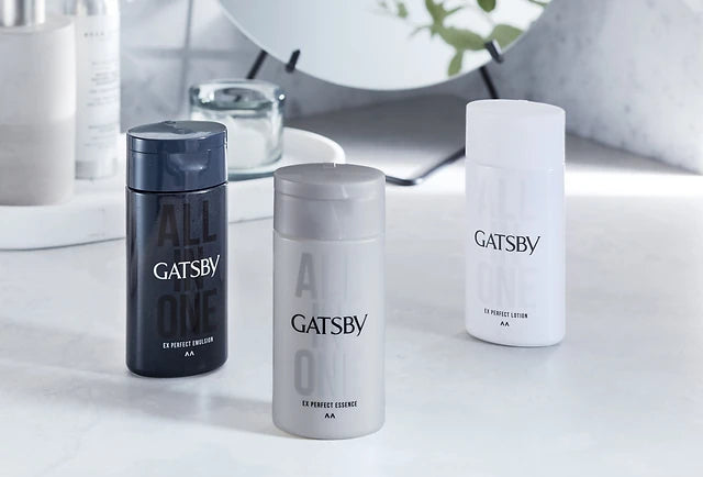 GATSBY 男士三合一护肤乳液产品细节展示，呈现清爽质地与吸收效果