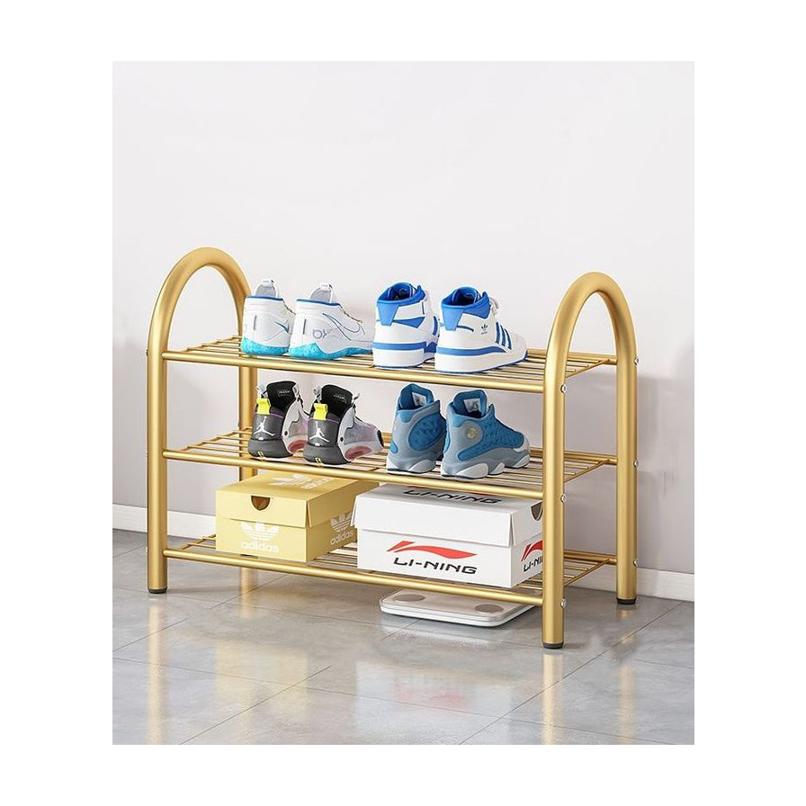 金色三层鞋架放置在室内地面，架上摆放多双运动鞋和鞋盒，展示收纳效果。