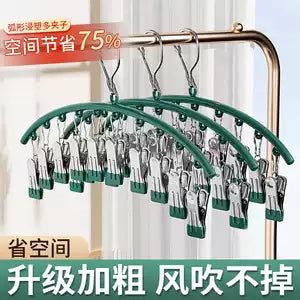 墨绿色十夹衣架细节图，展示夹口弧度与紧凑省空间的晾晒设计