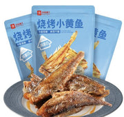 良品铺子烧烤小黄鱼零食包装正面图，展示 1 包及 3 包特惠规格选项