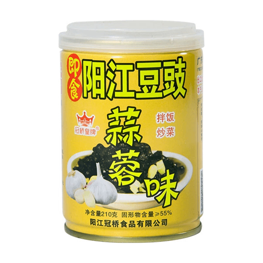 冠桥皇牌即食阳江豆豉香辣味罐装，包装上有红辣椒图案，标注适用于拌饭和焖肉。