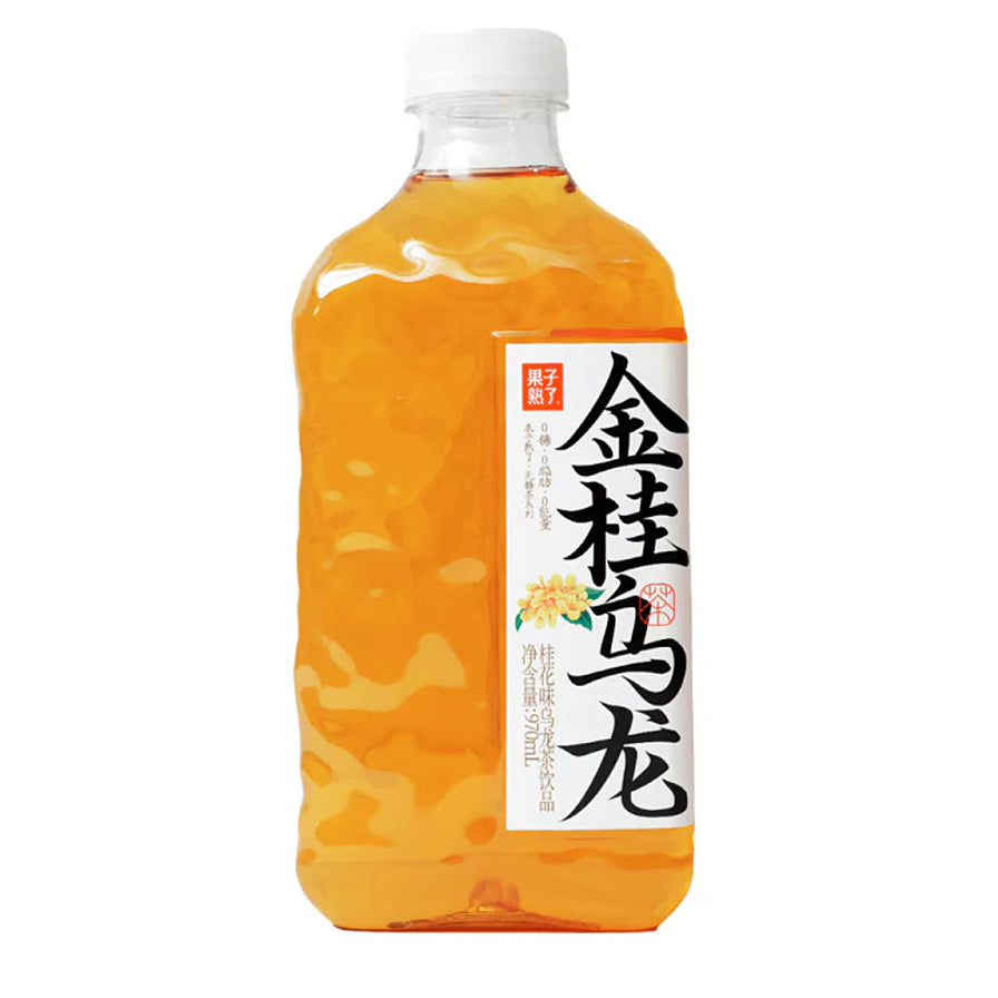 果子熟了金桂乌龙茶饮料，970ml大瓶装，瓶身标签印有黑色书法字体“金桂乌龙”及黄色桂花图案，茶汤呈现温润的琥珀色。