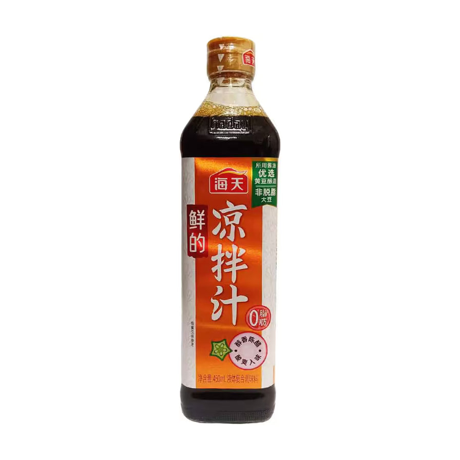 海天凉拌汁瓶装正面图，标签显示鲜的凉拌汁，0脂肪，适用于凉拌菜和面食。