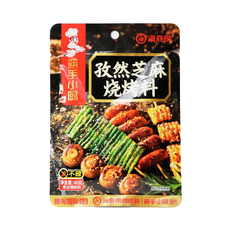 海底捞筷手小厨孜然芝麻烧烤料40克包装正面图，标注不辣，背景为烤蔬菜和烤肉。