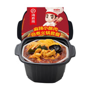 海底捞麻辣小酥肉自煮火锅套餐，黑色包装盒盖打开，展示内部红油汤底、小酥肉、莲藕片、木耳和粉丝。