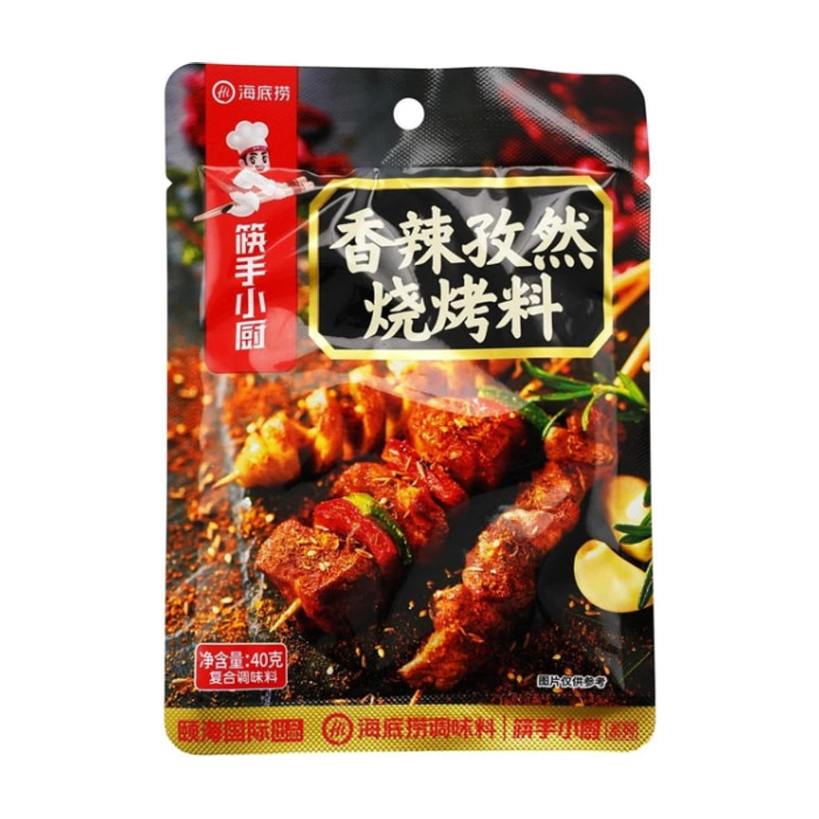 海底捞筷手小厨香辣孜然烧烤料40克包装正面图，背景为烤肉串。