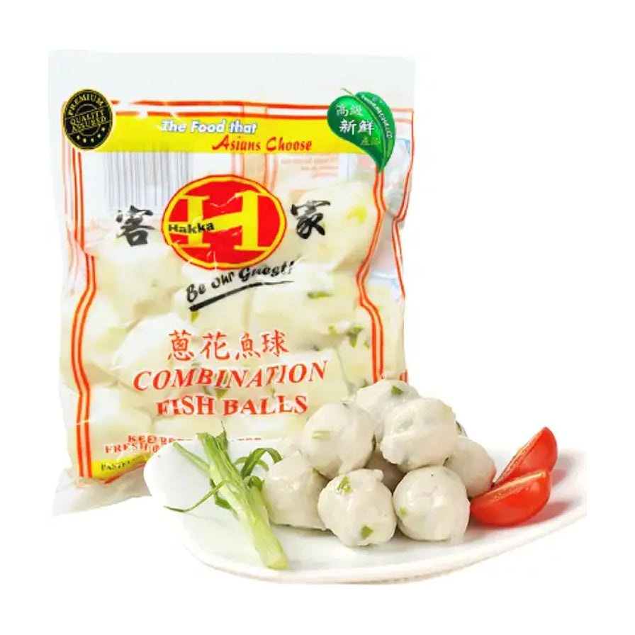 客家葱花鱼球包装及盘装展示，白色鱼丸中可见绿色葱花，配有小番茄装饰。