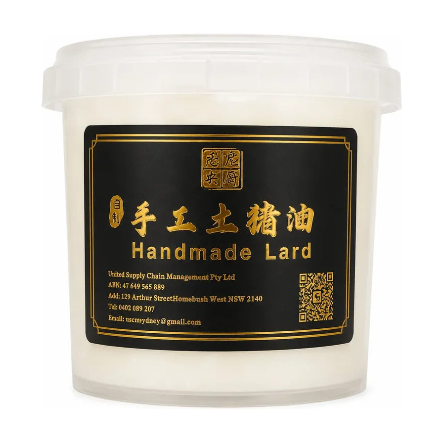 老尼厨房自制手工土猪油罐装正面图，白色凝固油脂，黑色金字标签，标有Handmade Lard字样。