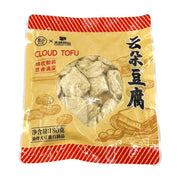 盒马云朵豆腐180g包装正面，显示黄色背景包装袋，印有云朵豆腐、Cloud Tofu字样及产品插画，透明窗口可见内部块状豆腐。