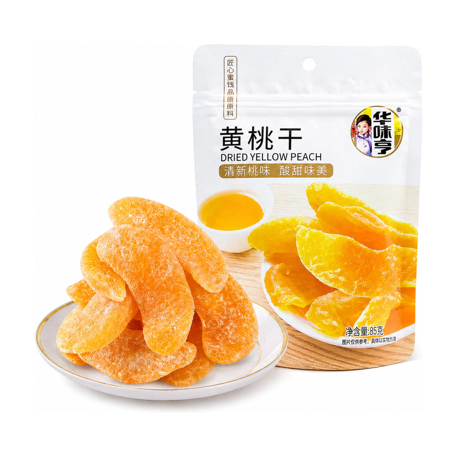 华味亨黄桃干包装袋及盘装果肉展示，包装上印有黄桃干字样及果肉图案，盘中堆叠着金黄厚实的黄桃干。