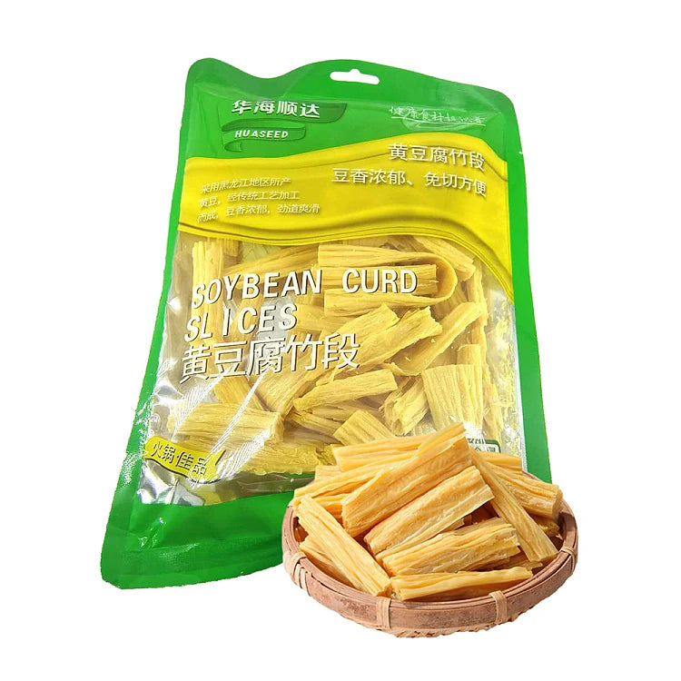 华海顺达黄豆腐竹段干货特写，色泽金黄，质地厚实，适合火锅或凉拌。