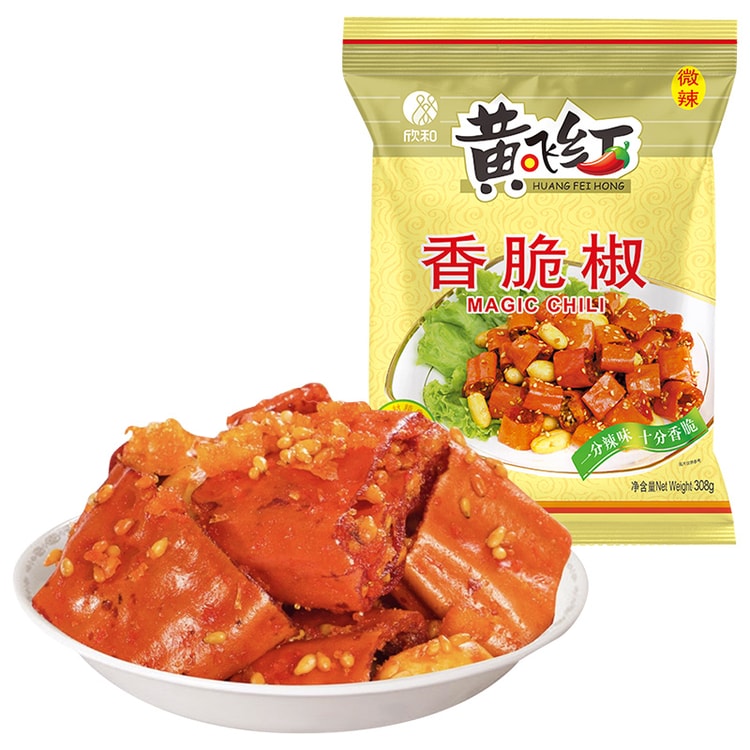 黄飞红香脆椒微辣味零食特写，展示去籽辣椒与大颗花生的酥脆质感