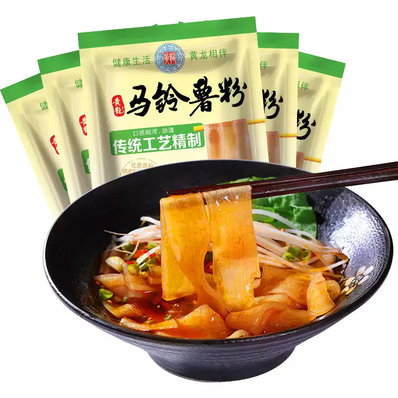 黄龙马铃薯粉独立包装，质地劲道，适合冒菜或凉拌。