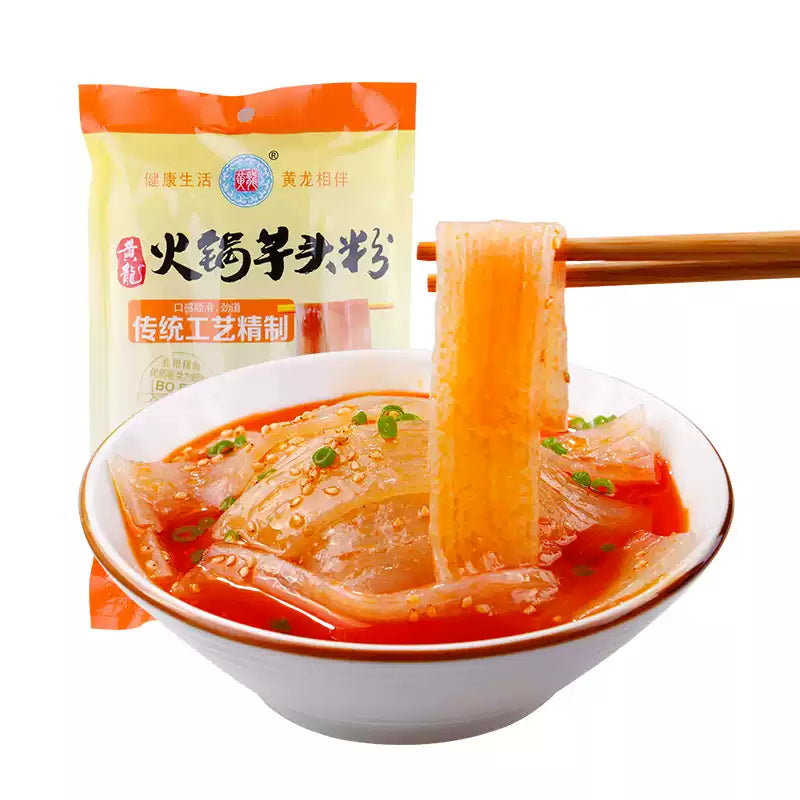 黄龙火锅芋头粉独立包装，口感软糯，适合火锅或炖煮。