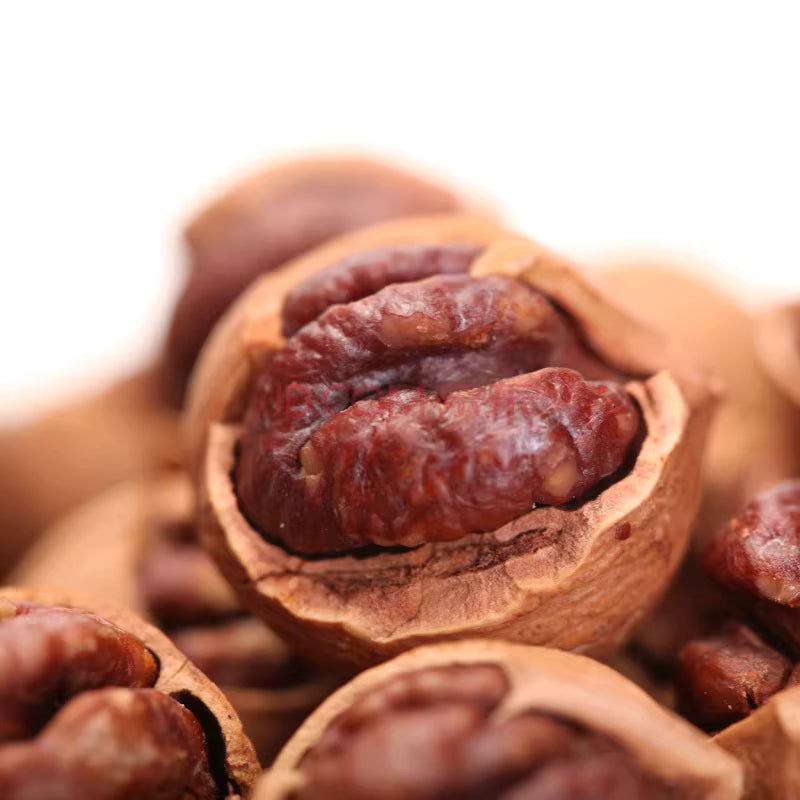 华味亨手剥山核桃标准包装正面图，红色袋身印有品牌与产品名称