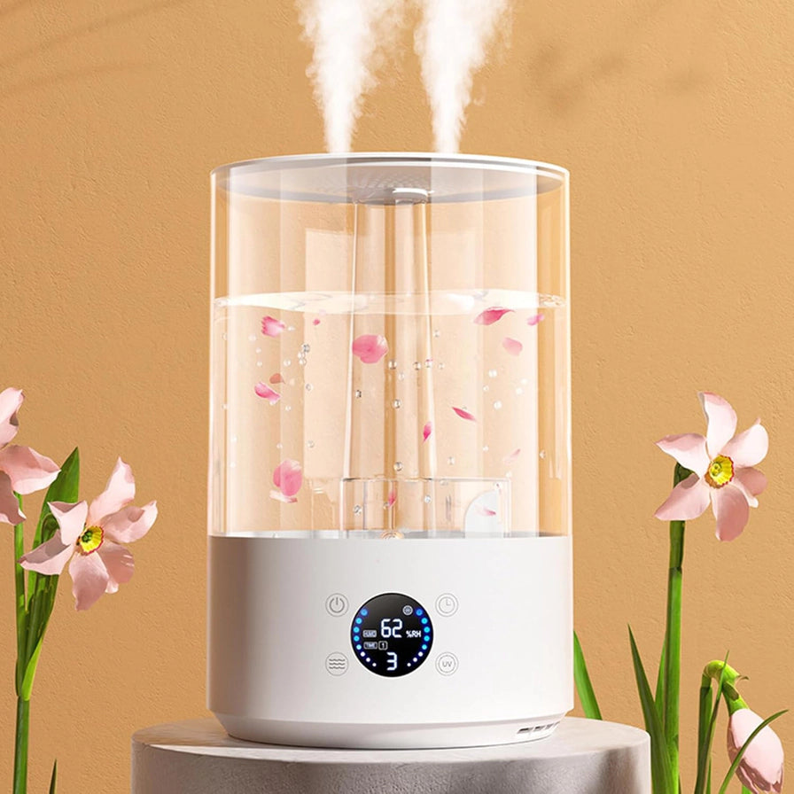 加湿器特写，透明水箱内漂浮着粉色花瓣，双喷头持续出雾，展示香薰花果添加功能。
