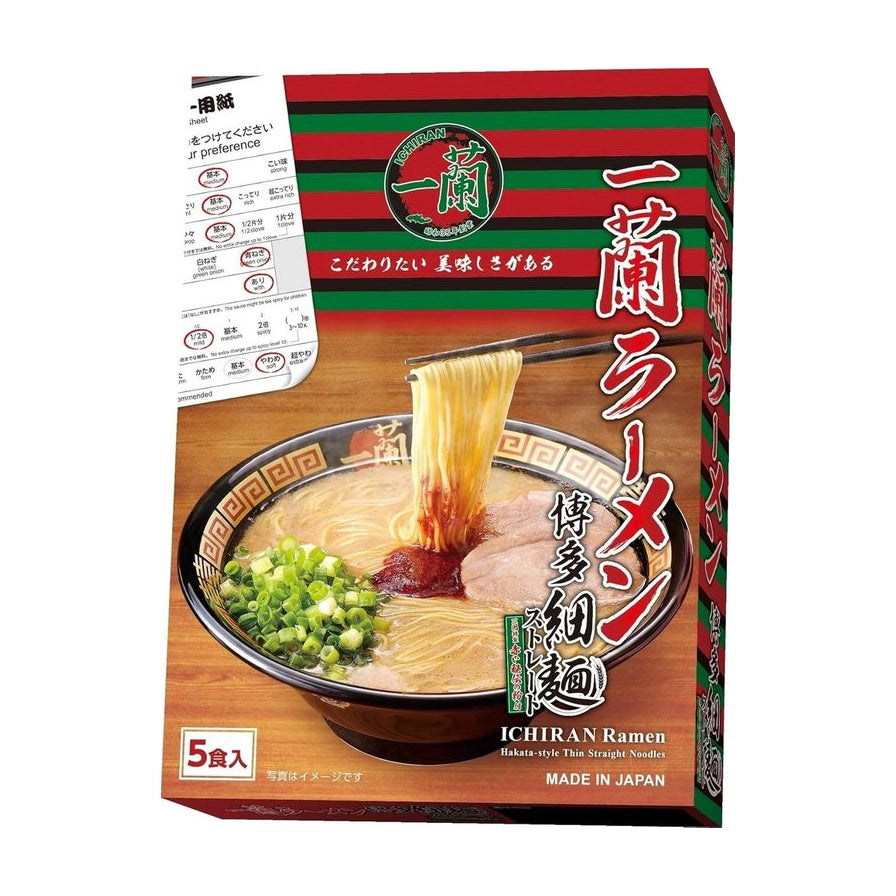 一兰拉面博多细面5食入包装盒，展示了浓郁豚骨汤底、细面、叉烧、葱花及秘制辣粉的成品效果图，配有标志性的红绿条纹设计。